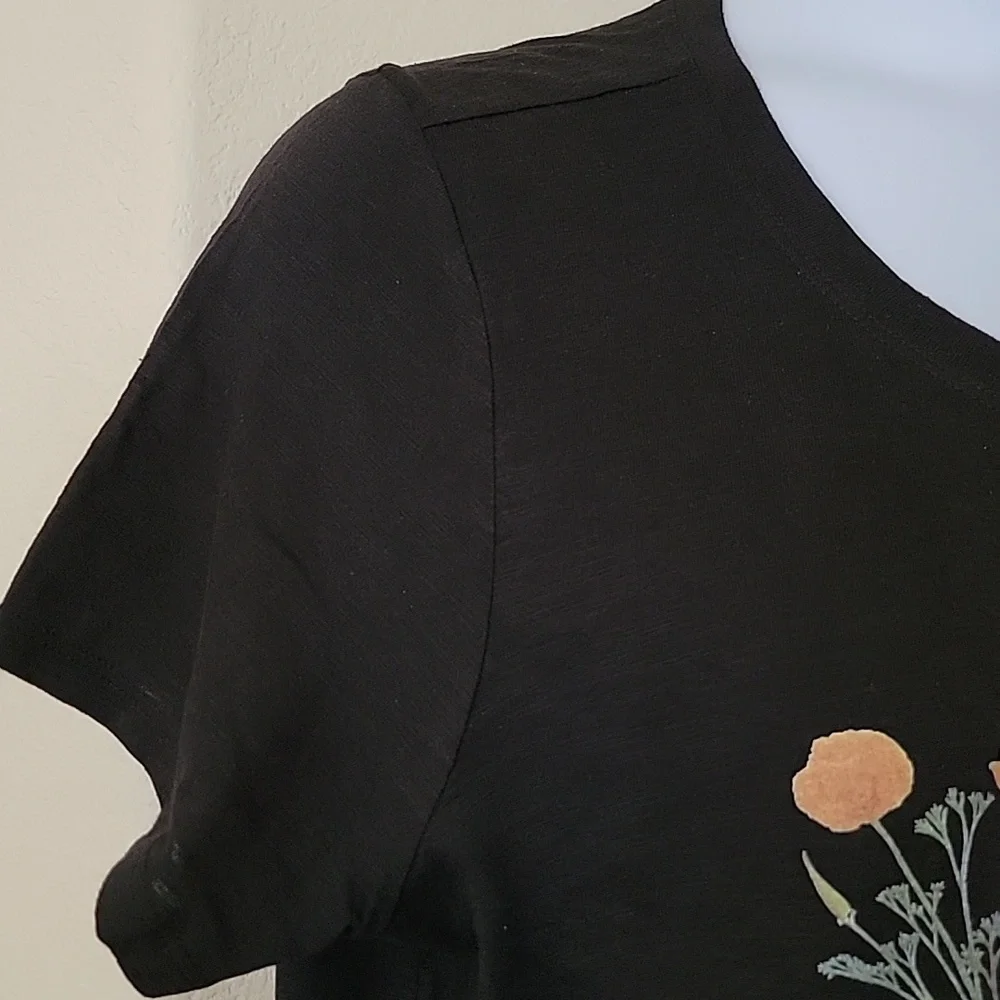 TORRID Short Sleeve Floral Design Tee Shirt Black Orange Blue size 2X 18-20 NWT - Picture 4 of 11